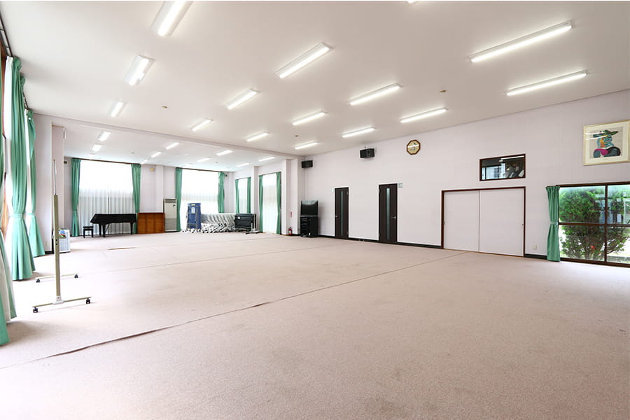 100畳のホール施設