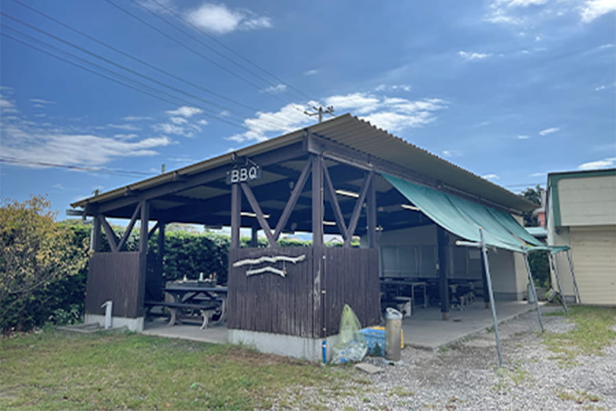 屋根付きBBQ場